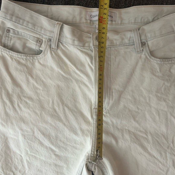 Calvin Klein Men’s Denim Jean Shorts in White - Picture 5 of 7